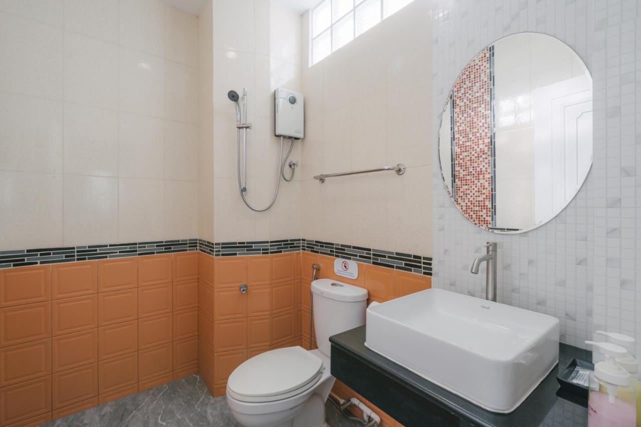 Baan Sutra Guesthouse Phuket Zewnętrze zdjęcie