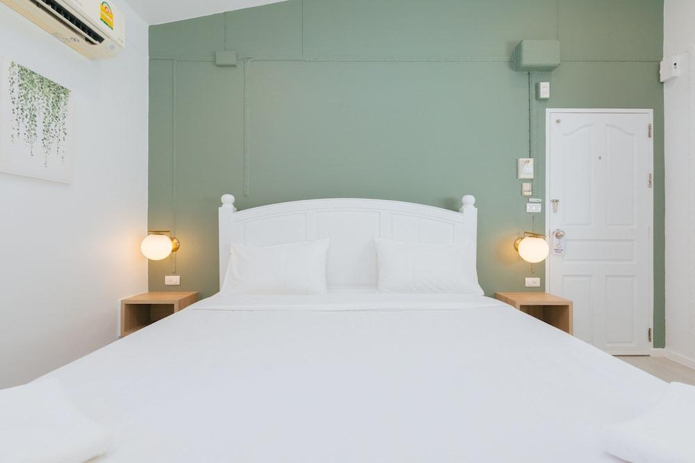 Baan Sutra Guesthouse Phuket Zewnętrze zdjęcie