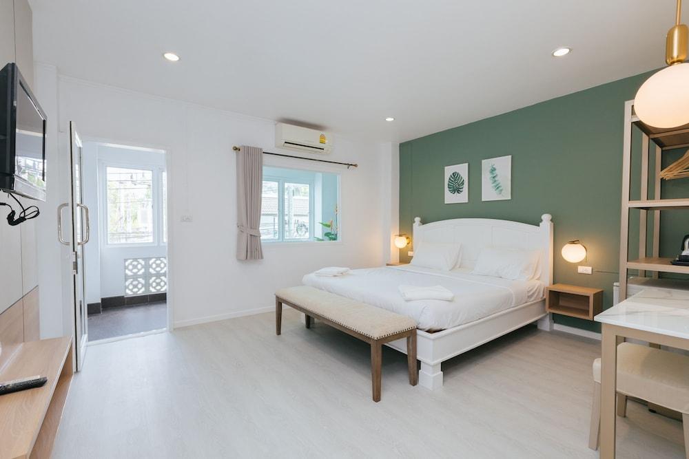 Baan Sutra Guesthouse Phuket Zewnętrze zdjęcie