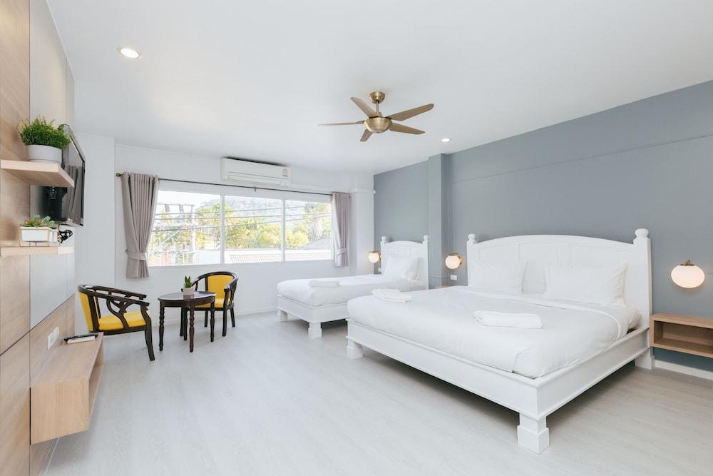 Baan Sutra Guesthouse Phuket Zewnętrze zdjęcie
